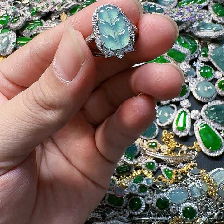 翡翠颈饰未镶嵌天然A货翡翠放漏