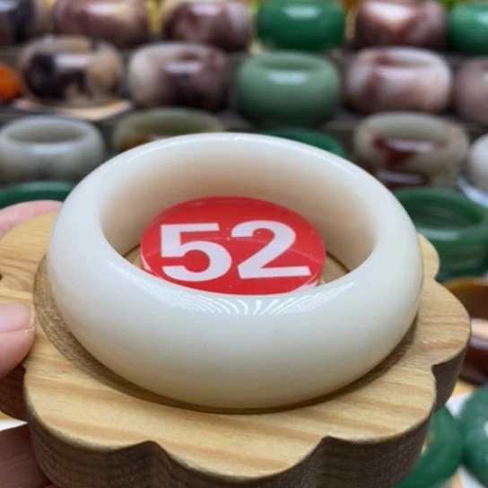 未镶嵌手镯石英质玉