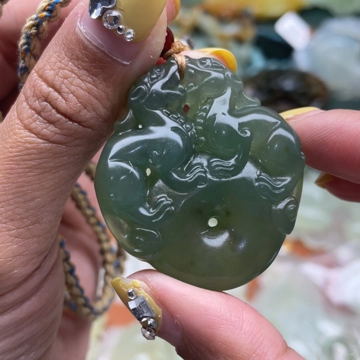 蛇纹石玉未镶嵌吊坠