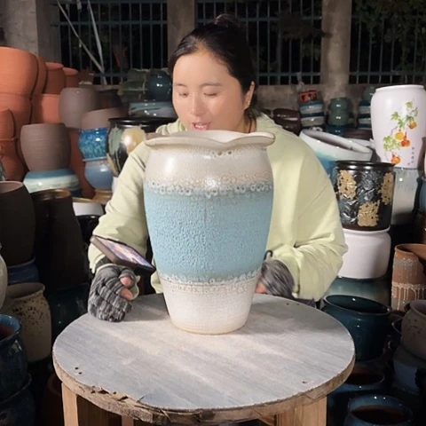 口20高31瑕疵一个盆子。