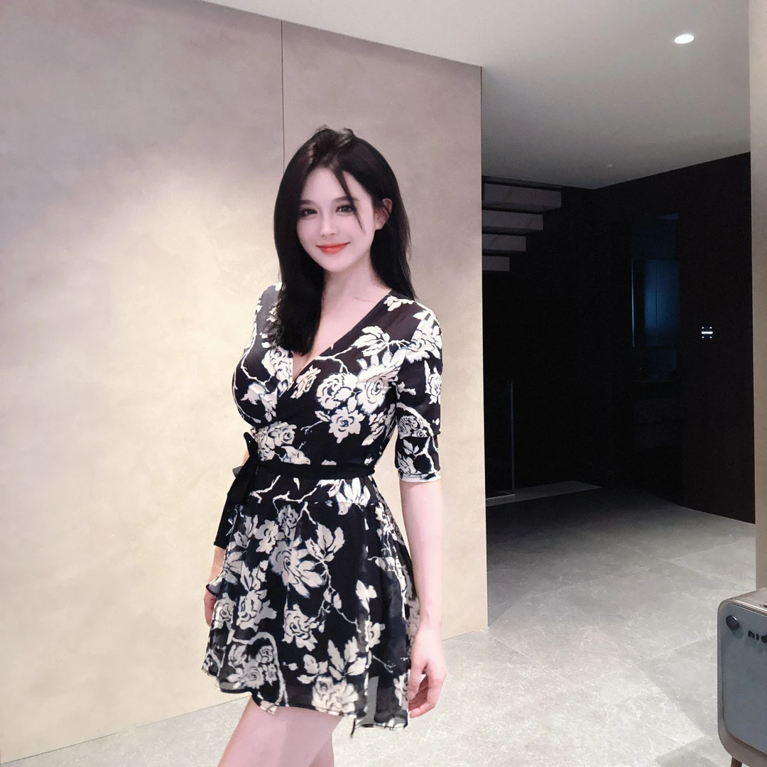 法式气质印花V 领半袖连衣裙轻熟风修身微胖裙子显瘦收腰A字裙