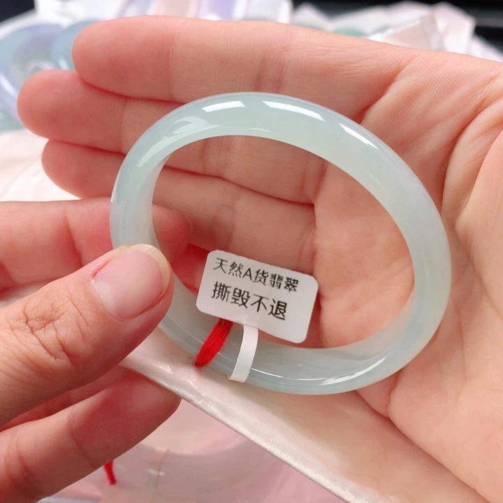 翡翠手镯（圆镯）未镶嵌55贵妃