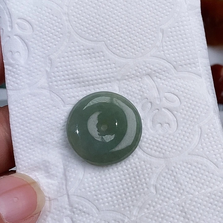 翡翠未镶嵌颈饰平安扣