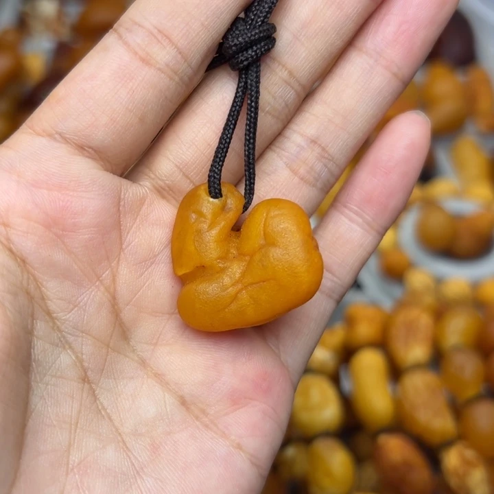 琥珀未镶嵌裸石天然蜜蜡