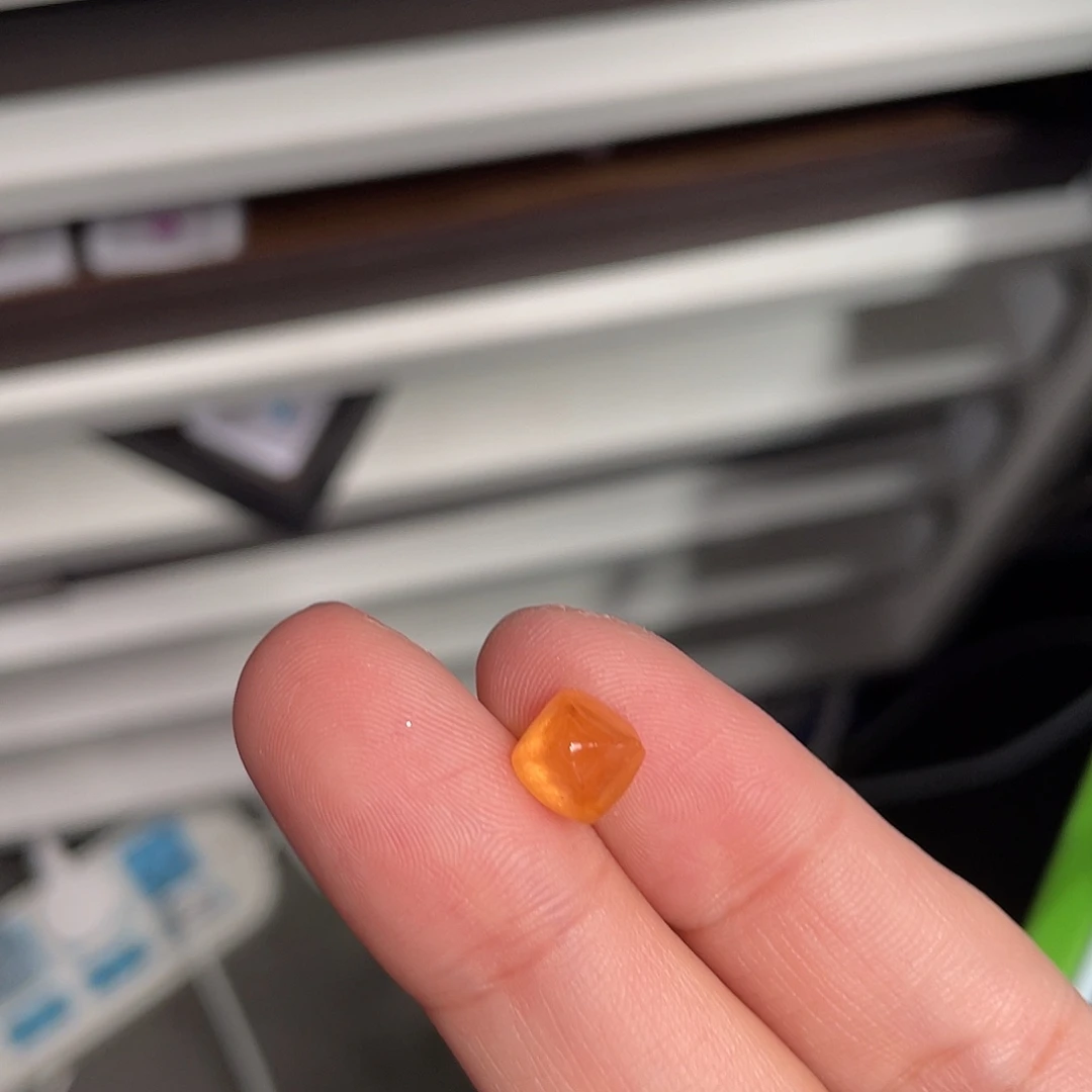 裸石未镶嵌石榴石（芬达石）3.22ct汽水色糖塔