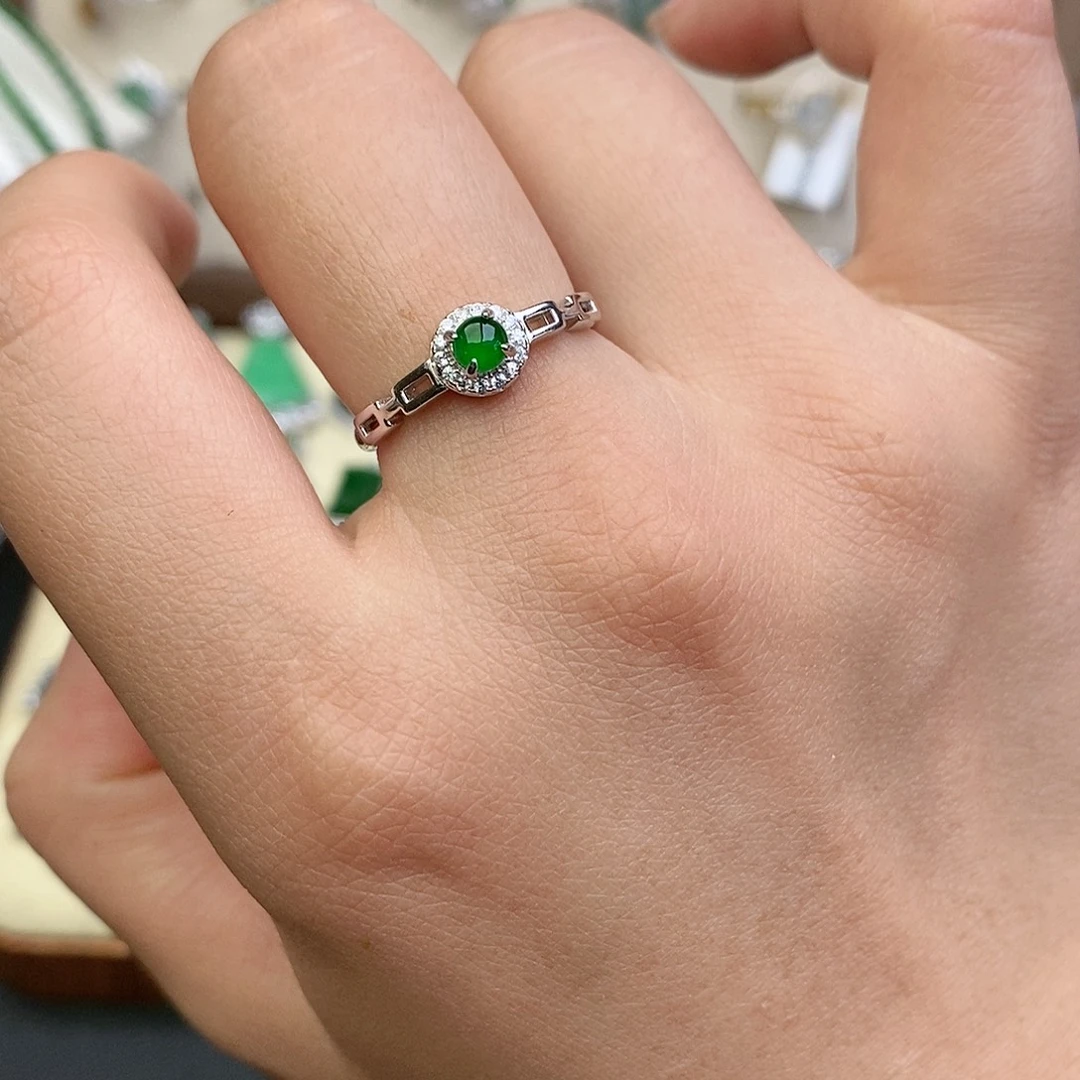 翡翠银S925镶嵌戒指有棉点