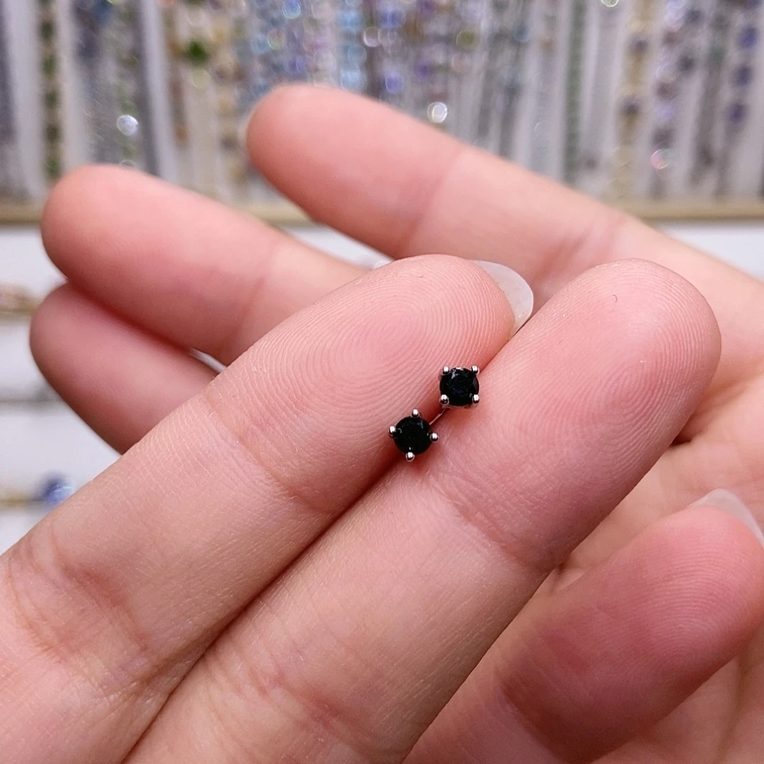 银S925镶嵌耳钉尖晶石