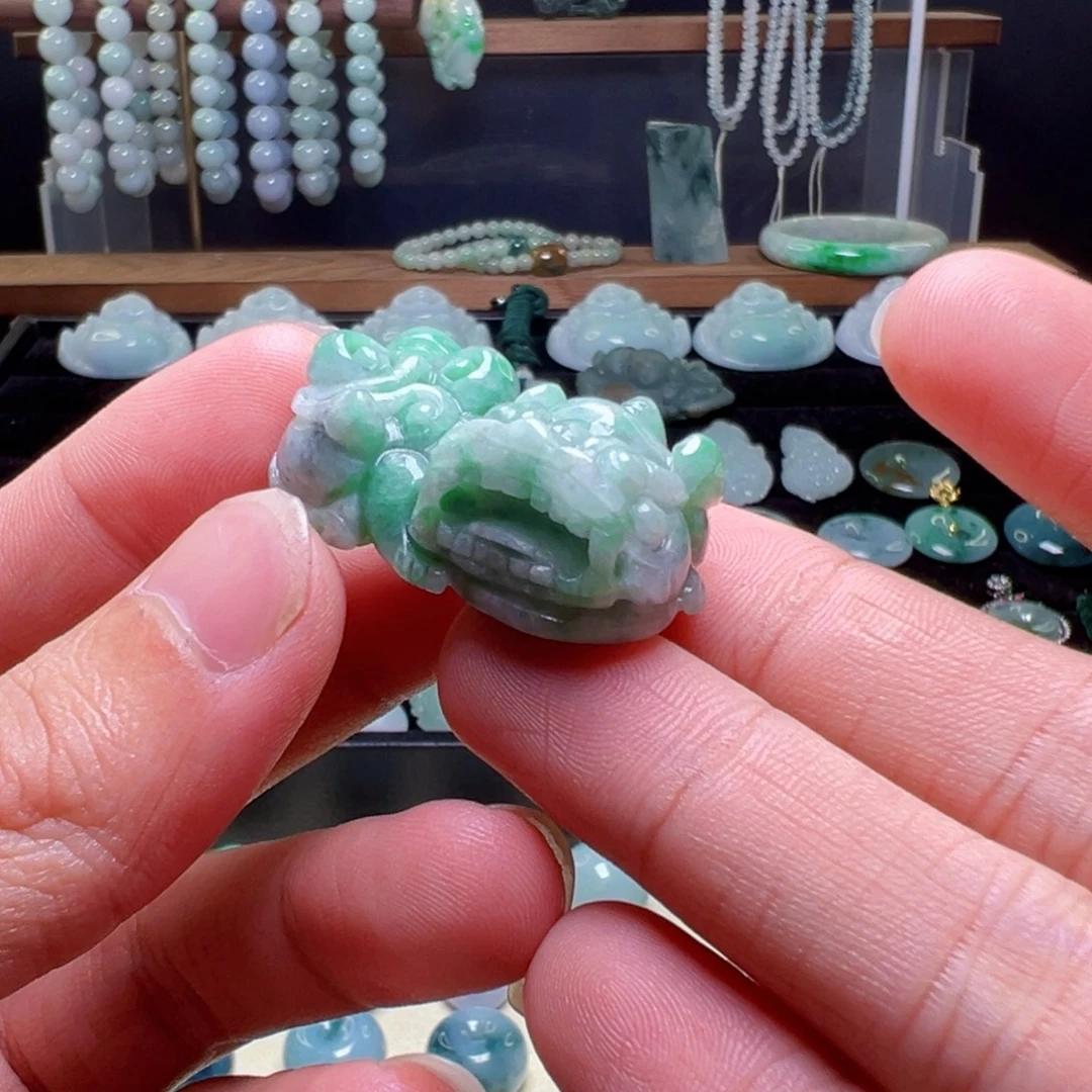 翡翠未镶嵌颈饰翡翠皮丘