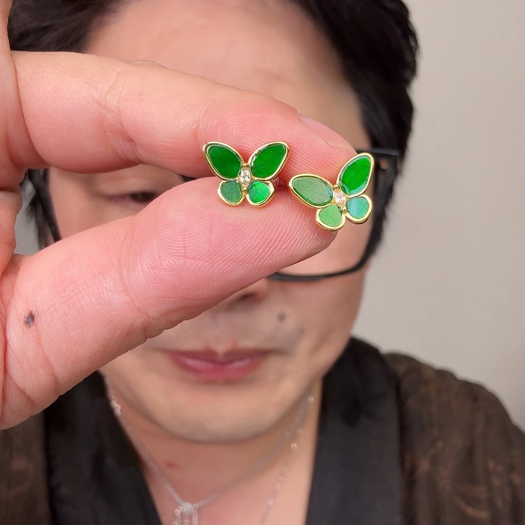 翡翠未镶嵌颈饰一对
