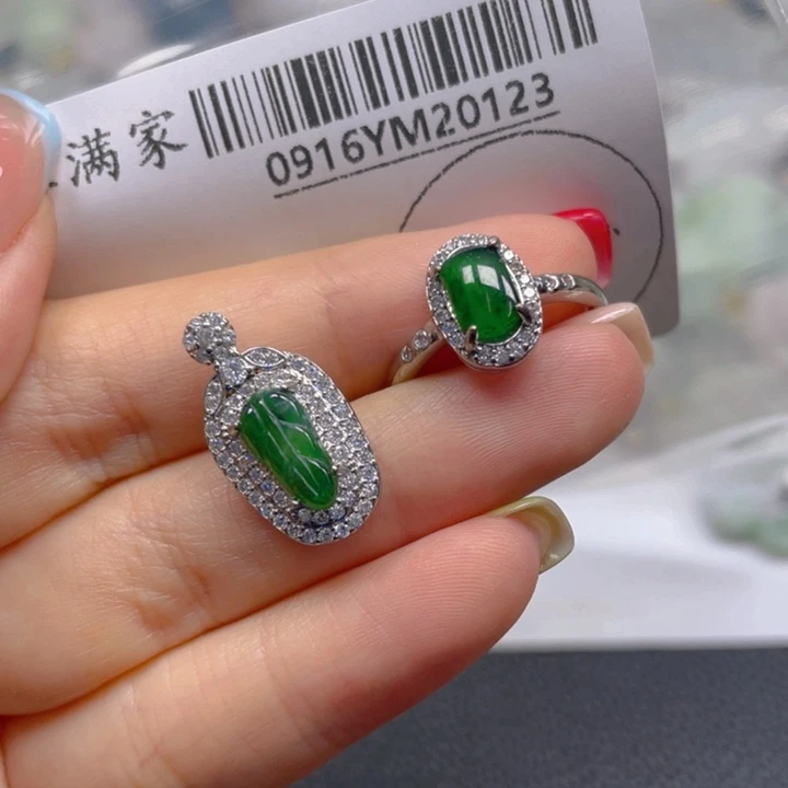 吊坠(不含链)未镶嵌翡翠