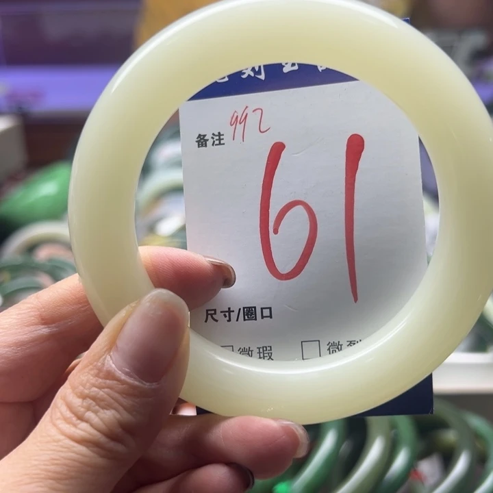 石英岩玉未镶嵌手镯