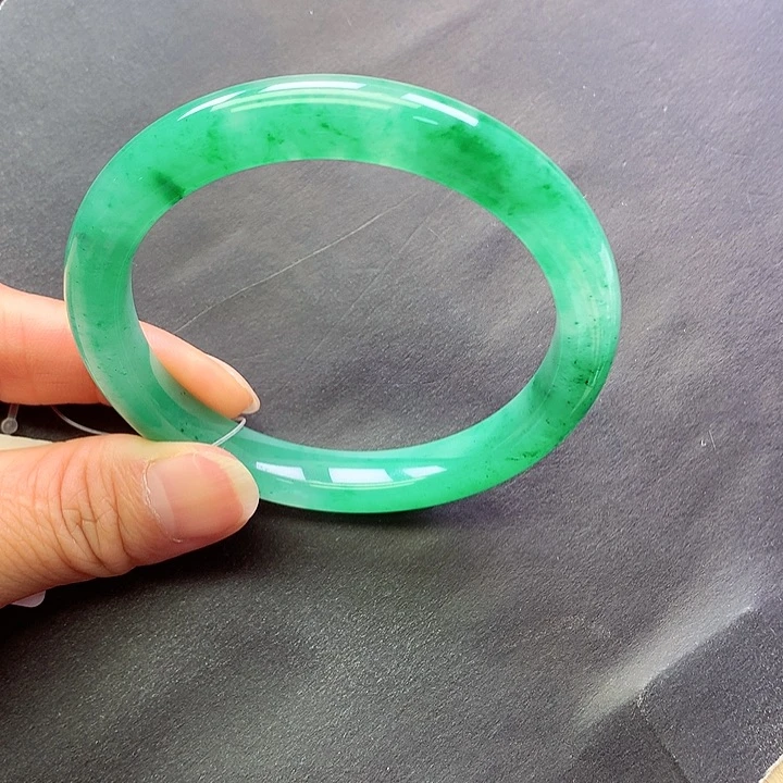 未镶嵌手镯石英质玉