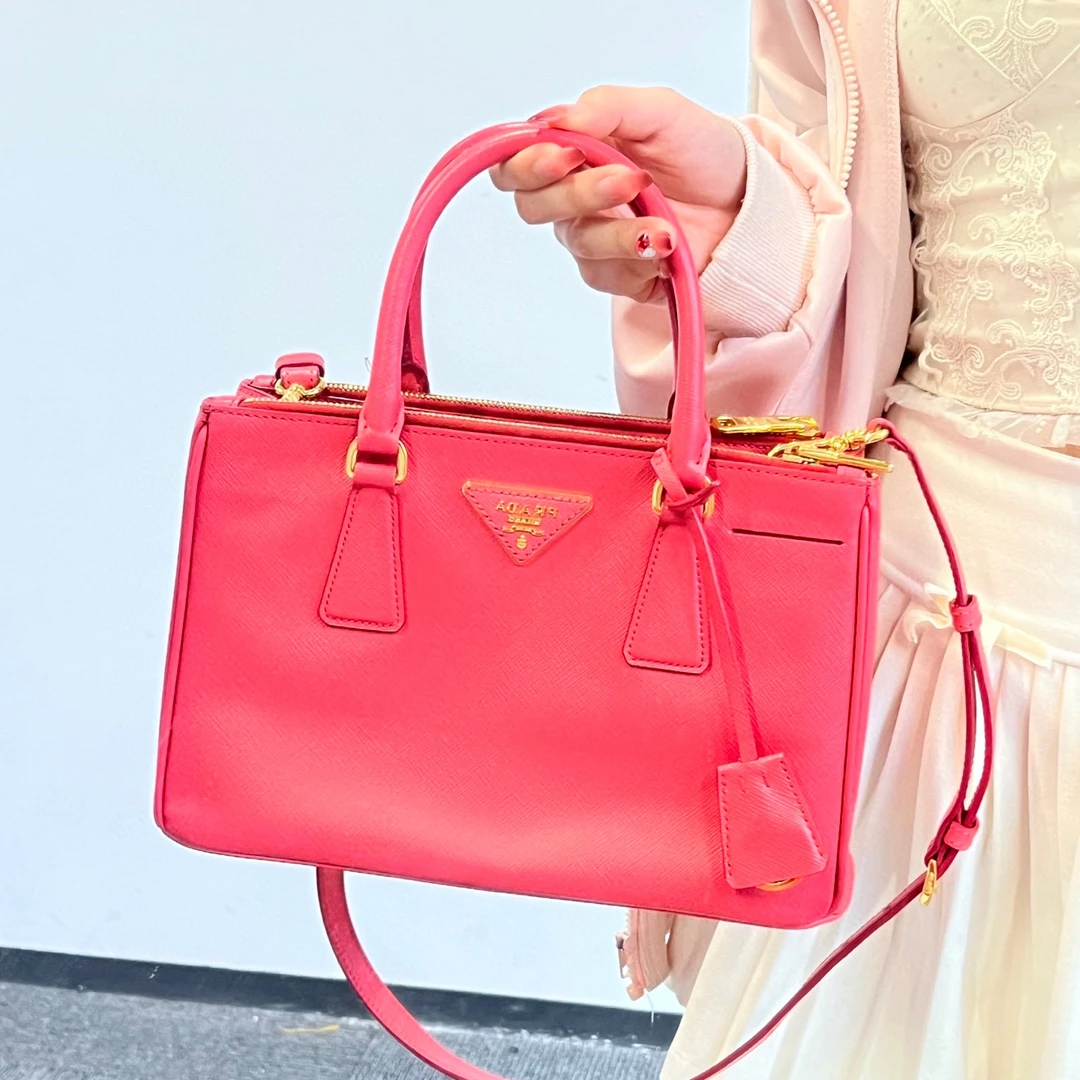 95新 Prada/普拉达 prada玫红杀手包手提包