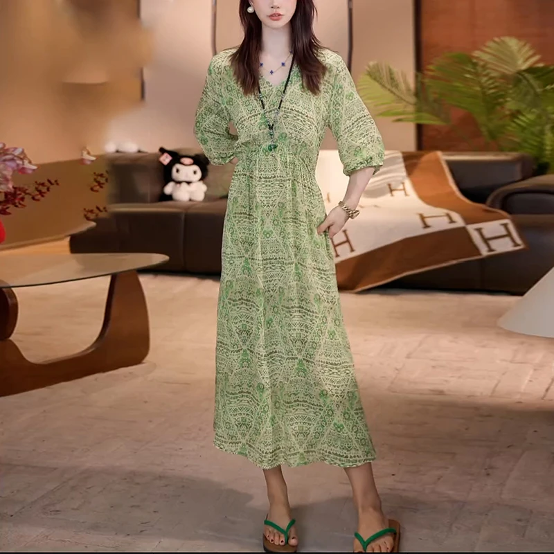 慵懒风时尚绿色印花连衣裙女2025夏季新款裙子宽松遮肉度假长裙女