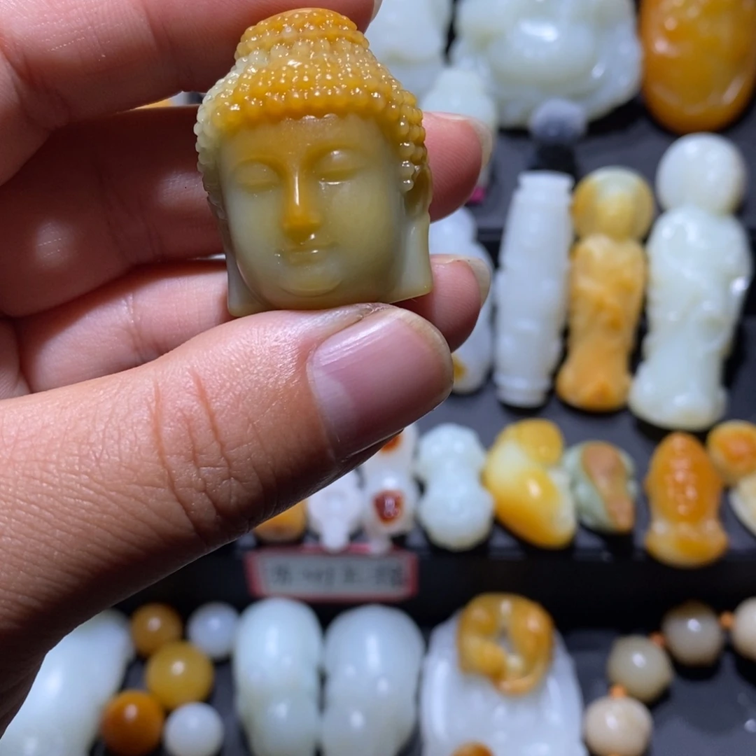 掌***心和田玉未镶嵌颈饰