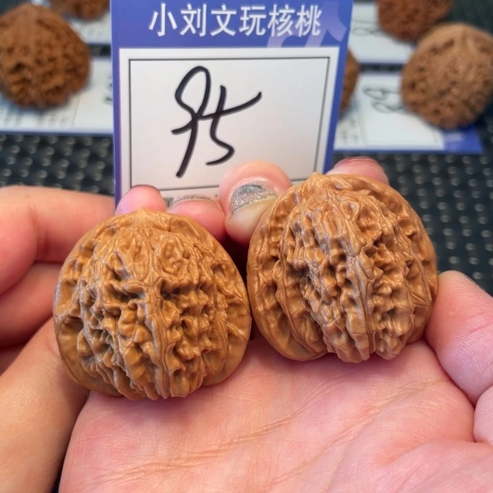 桃核把件37楼子95。。。