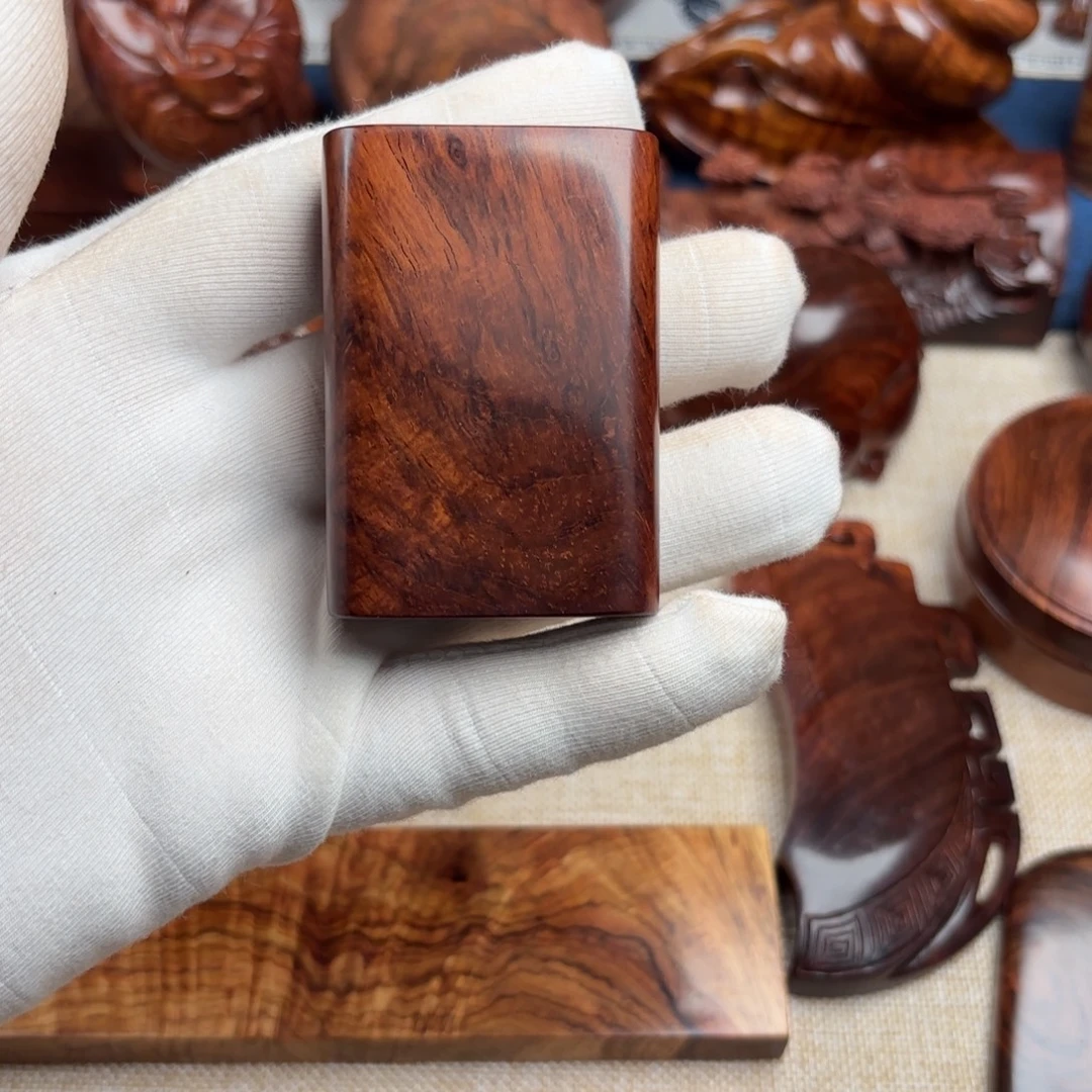 万***云吊坠黄花梨/降香黄檀