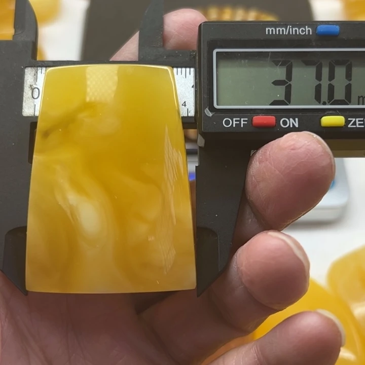 琥珀（矿物珀）未镶嵌裸石