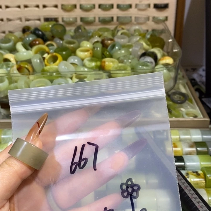 杨****蛇纹石玉未镶嵌戒指