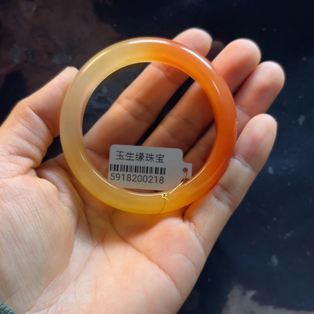 冷***脸石英质玉（黄龙玉）未镶嵌手镯