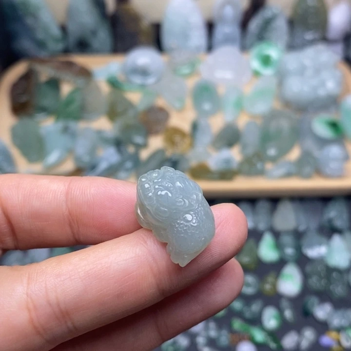 翡翠未镶嵌颈饰金蟾