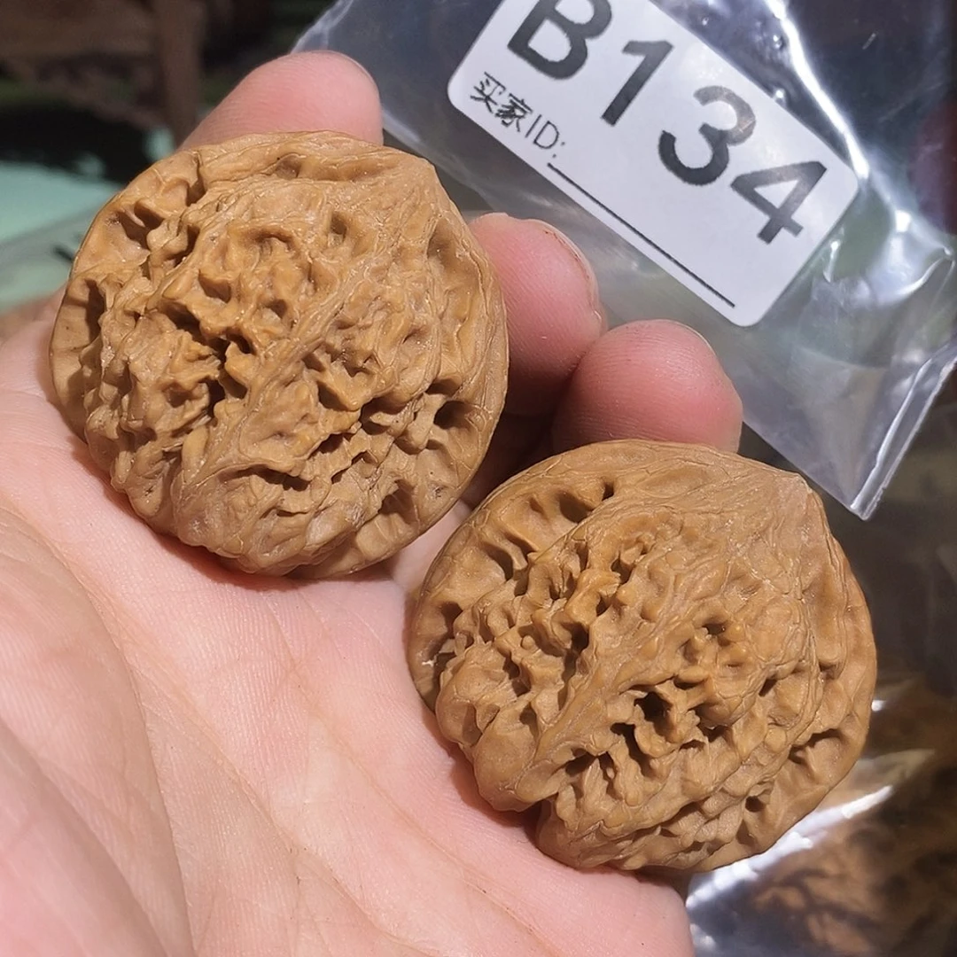 把件文玩核桃野牛 40。