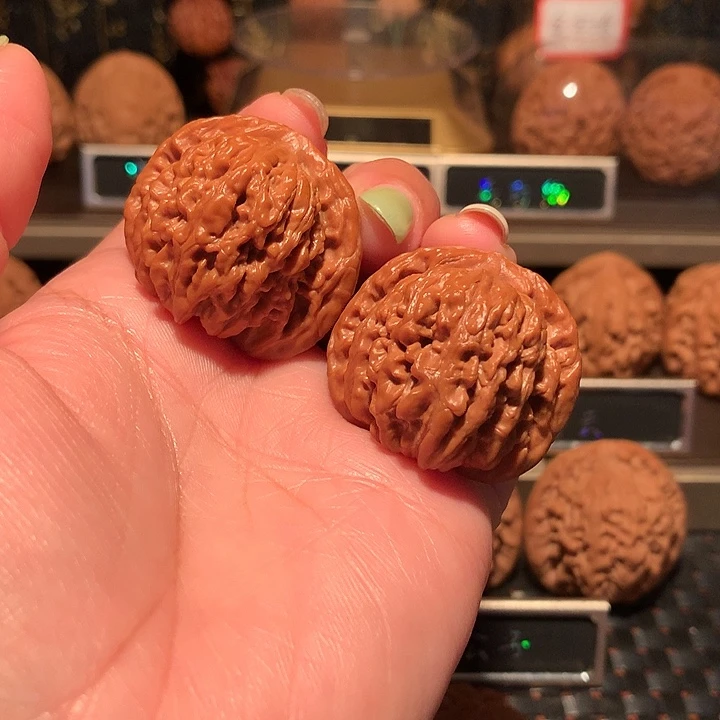 斐***然文玩核桃把件平谷楼