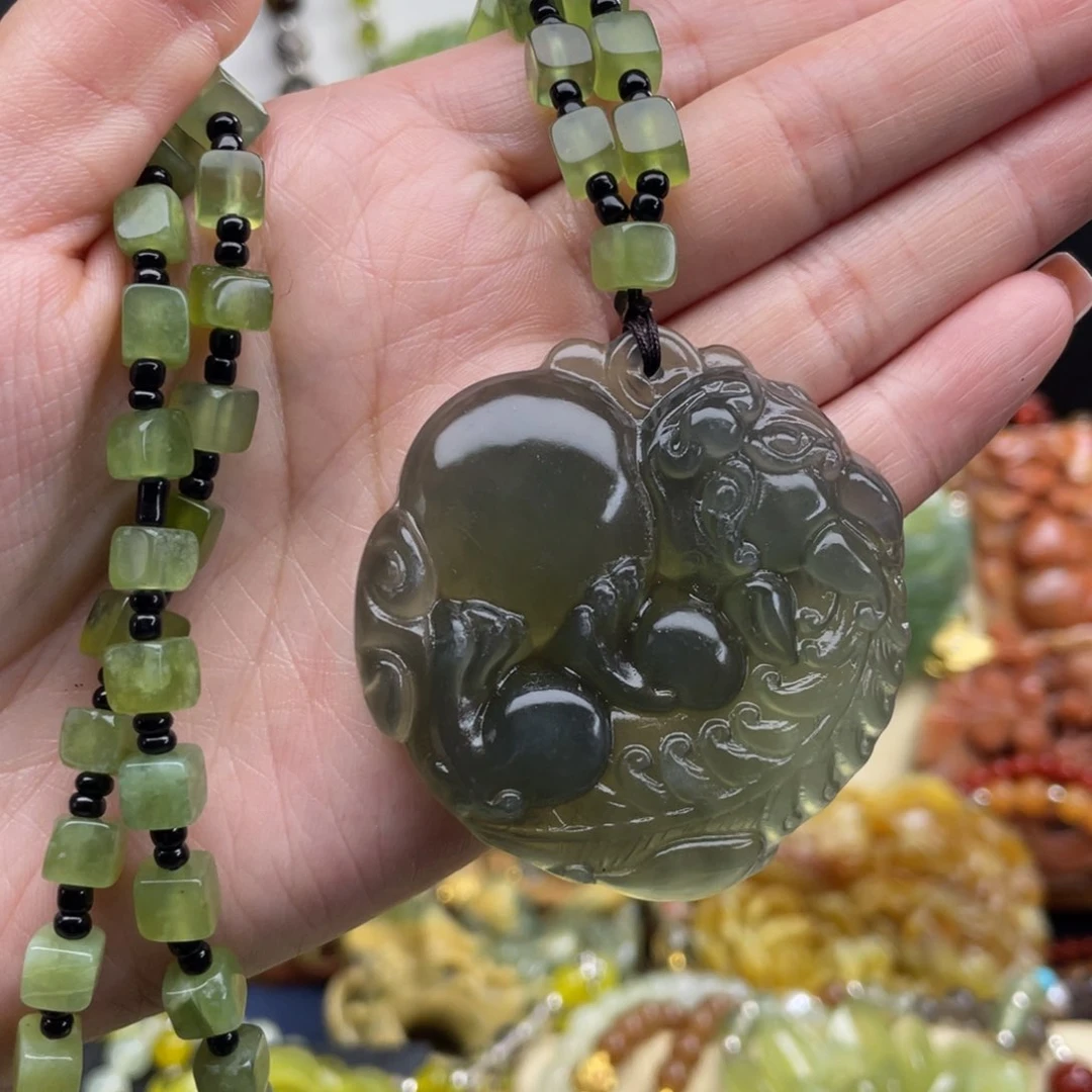 未镶嵌蛇纹石玉颈饰