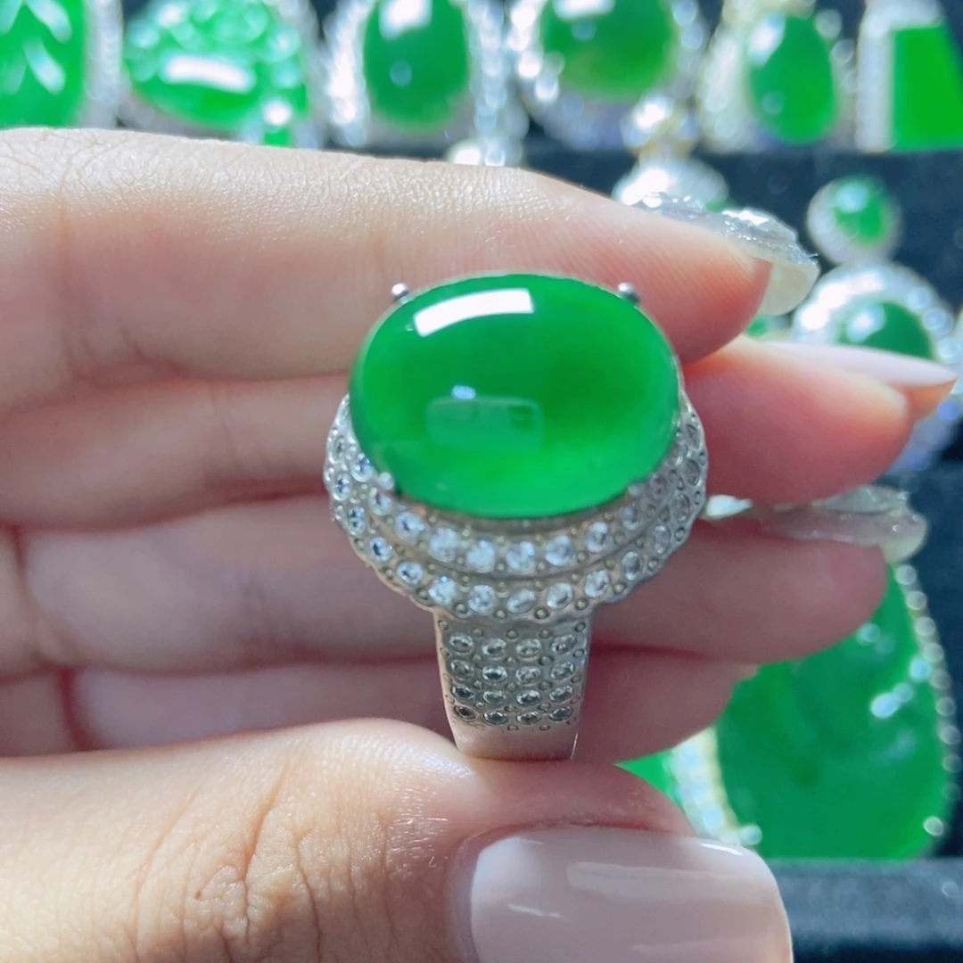 颈饰未镶嵌翡翠