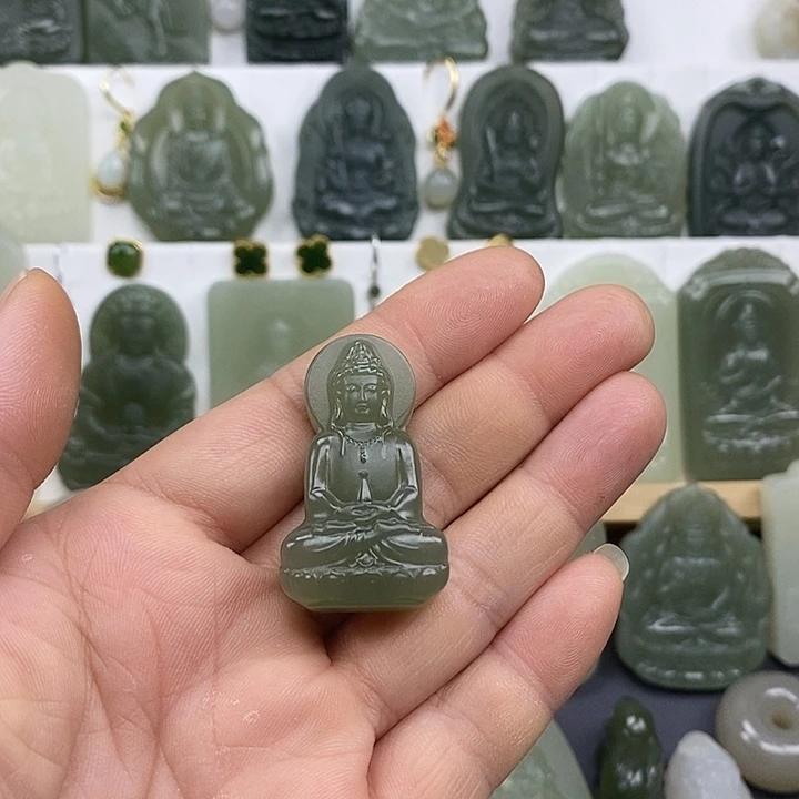 ღ***哥和田玉未镶嵌颈饰