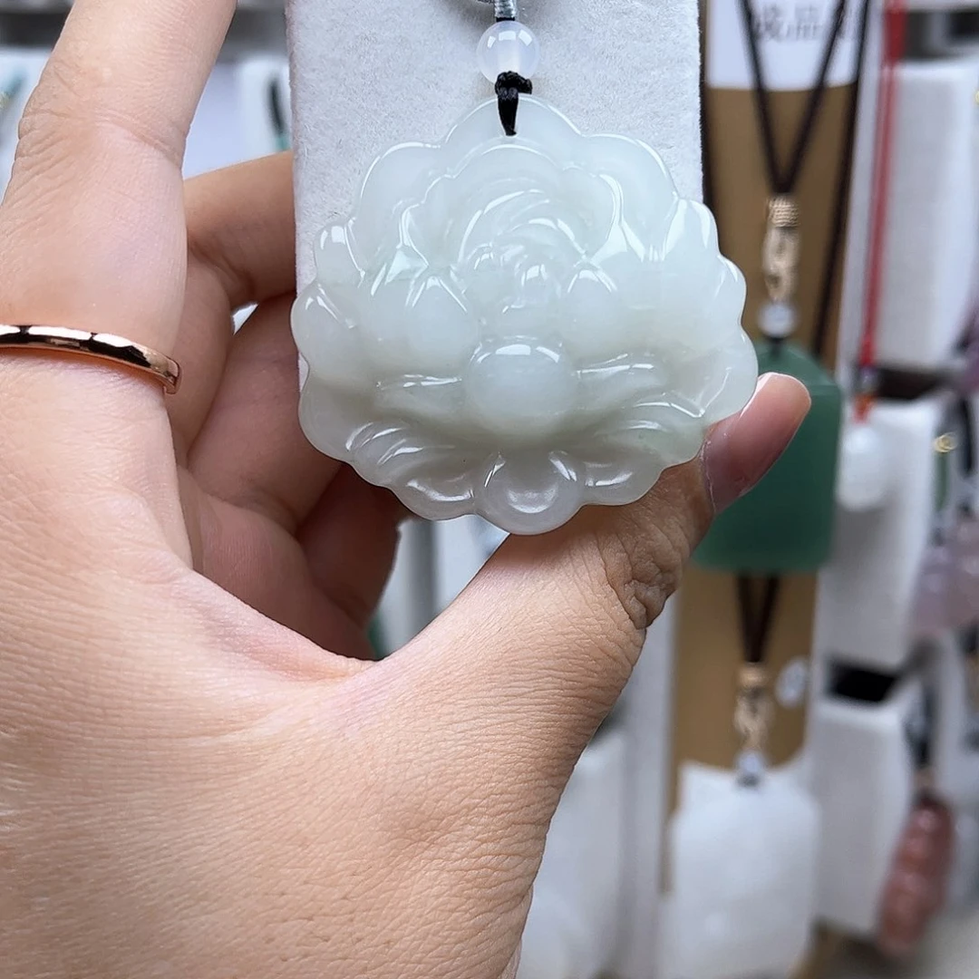 颈饰未镶嵌石英质玉