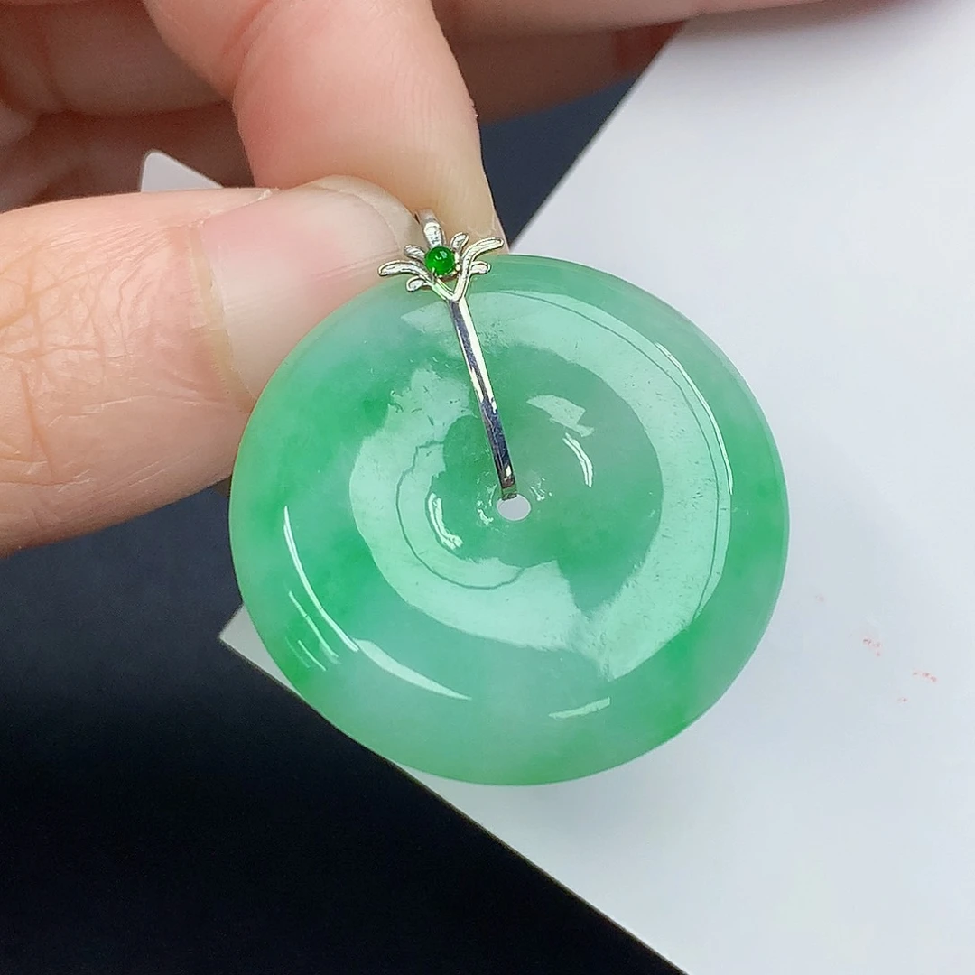 颈饰18K金镶嵌翡翠