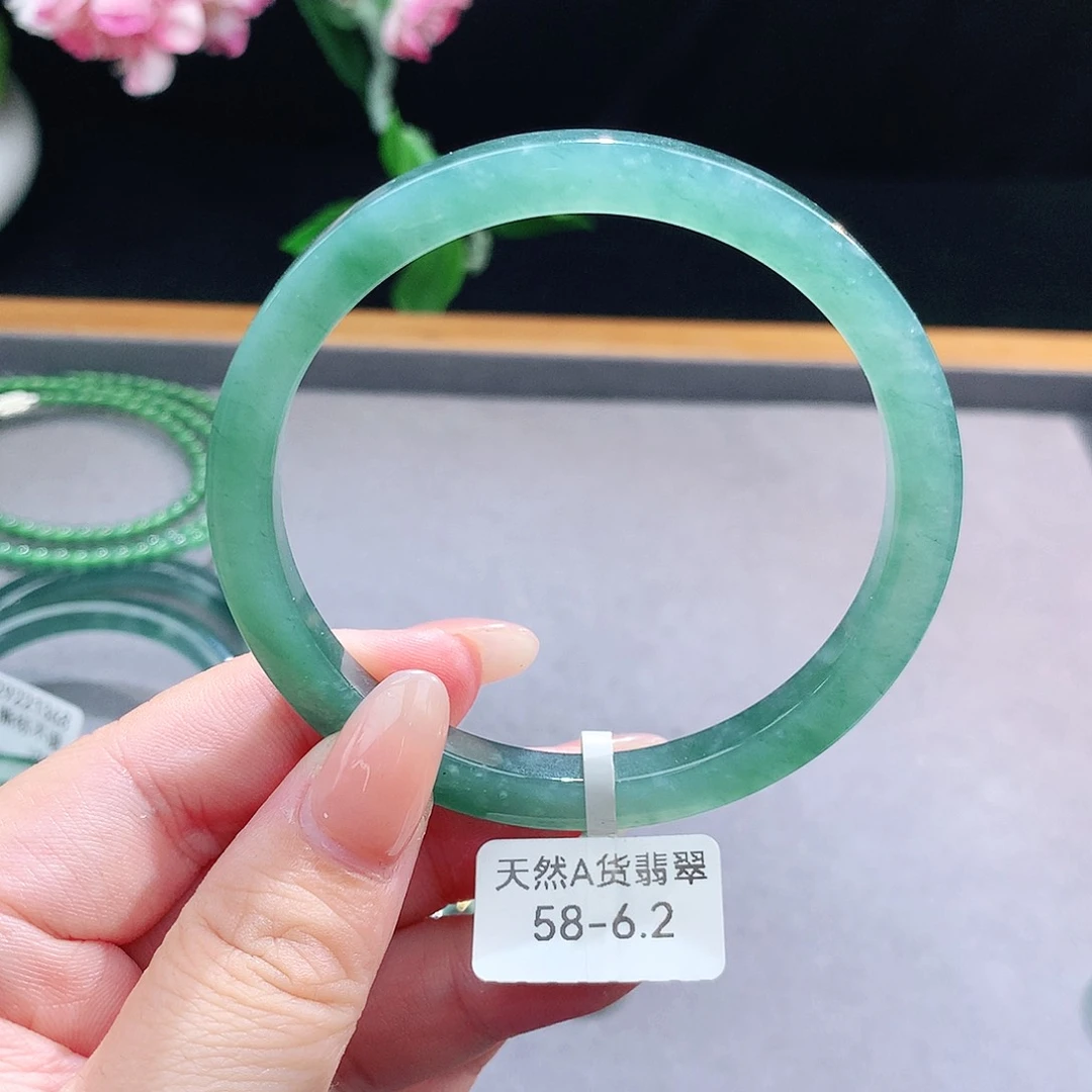 未镶嵌手镯（圆镯）翡翠