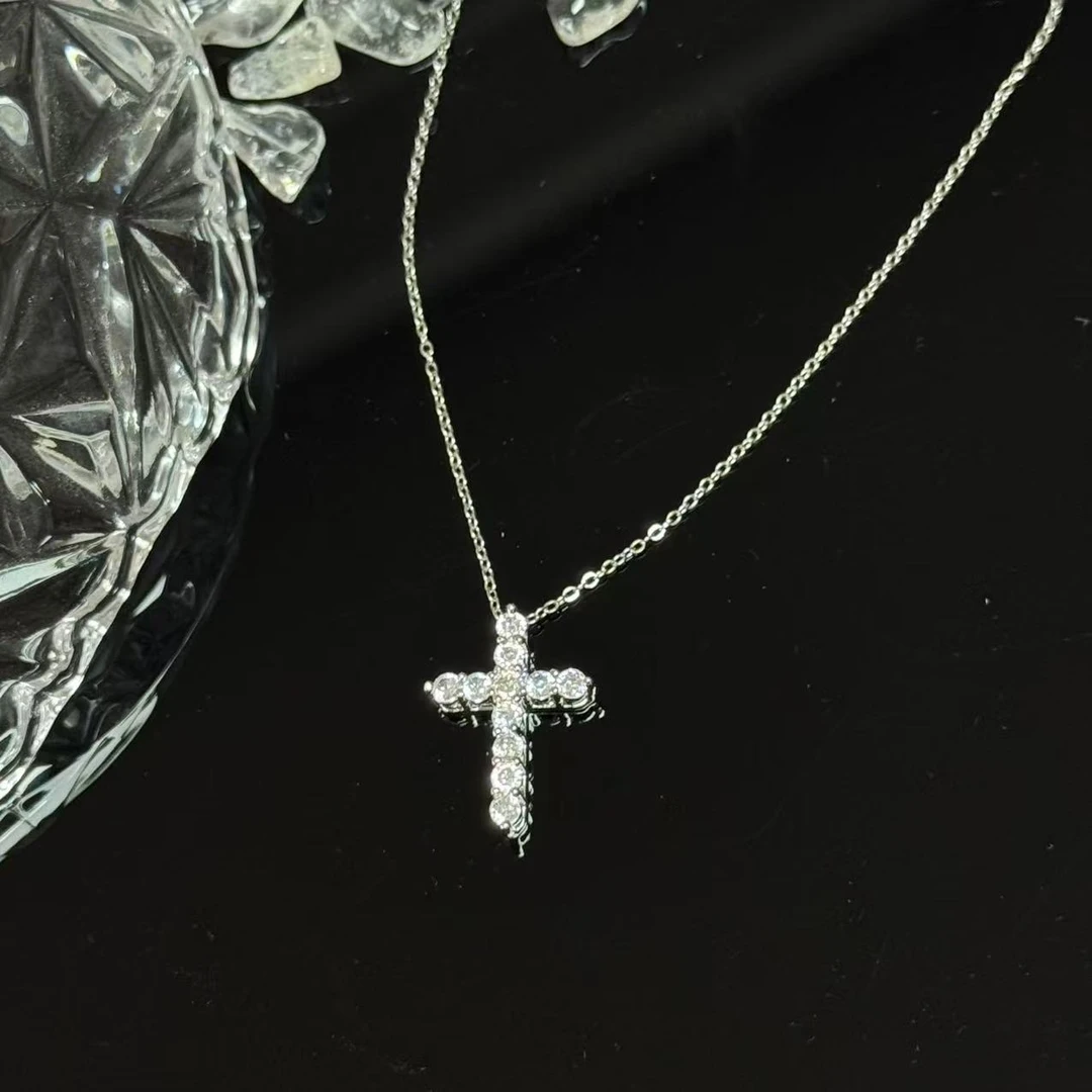铜合金合成锆石项链 轻奢百搭气质银色啃豆爆闪十字架项链-8042