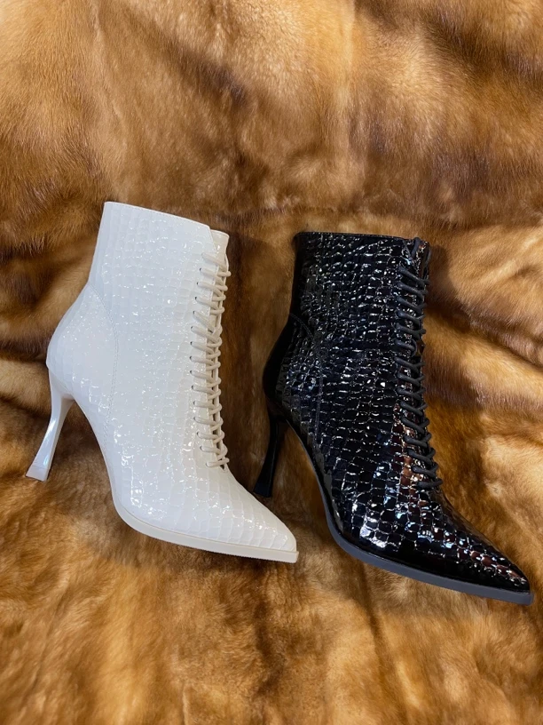 高档裂纹漆皮尖头靴细根超爆款