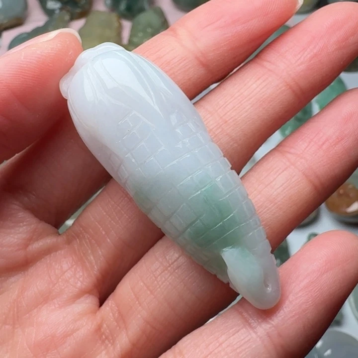 翡翠未镶嵌颈饰吊坠