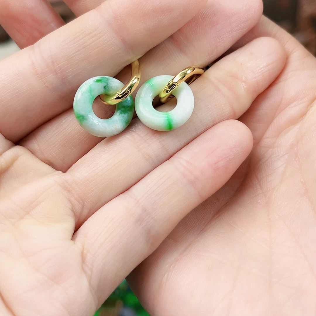 翡翠颈饰未镶嵌耳饰多样性