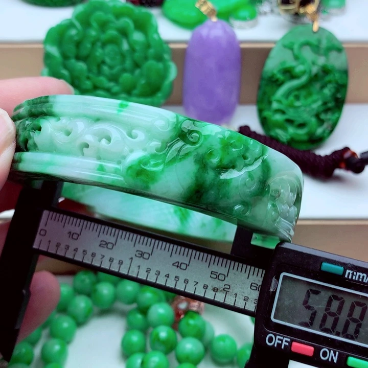 翡翠未镶嵌手镯……．