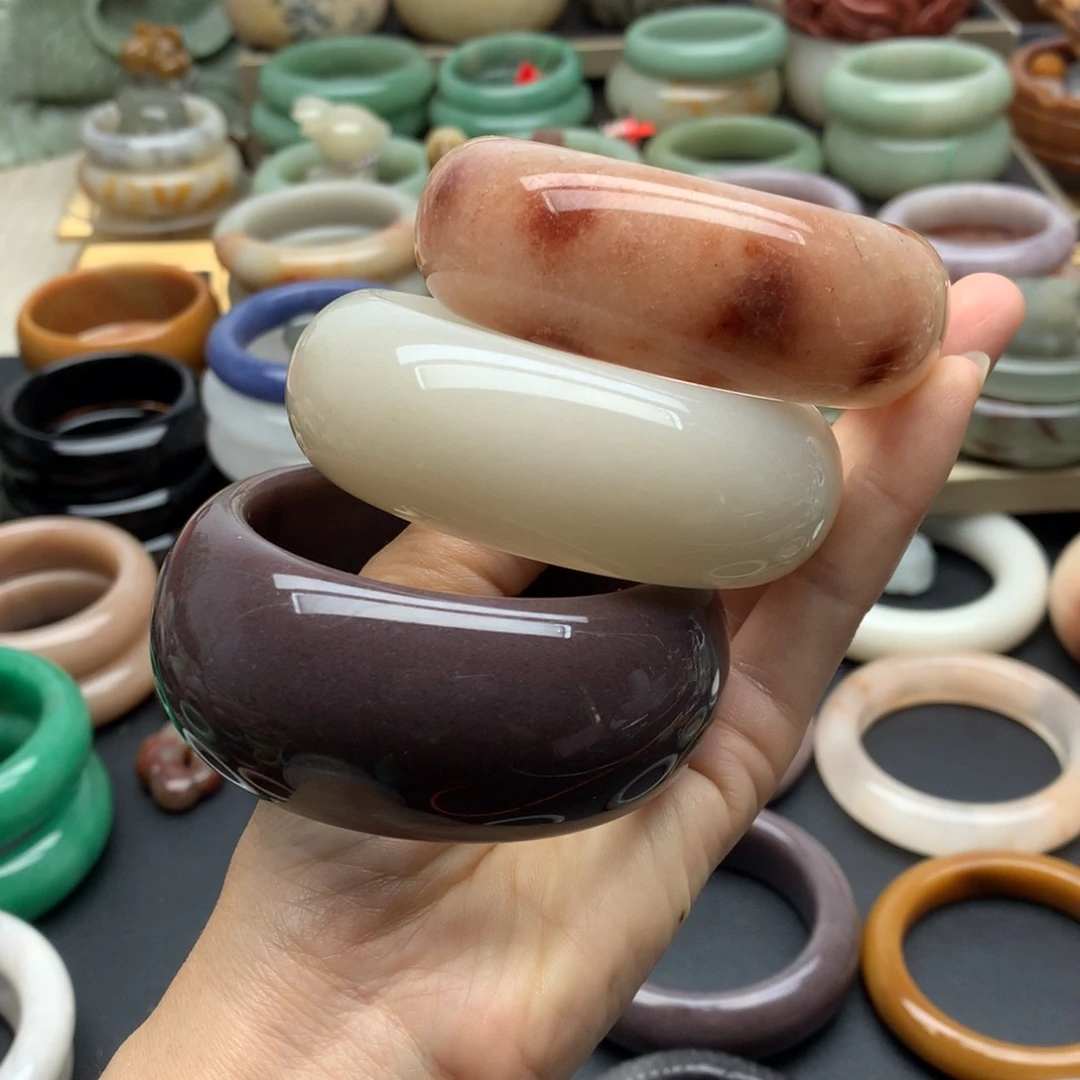 自***。石英质玉（佘太翠）手镯未镶嵌