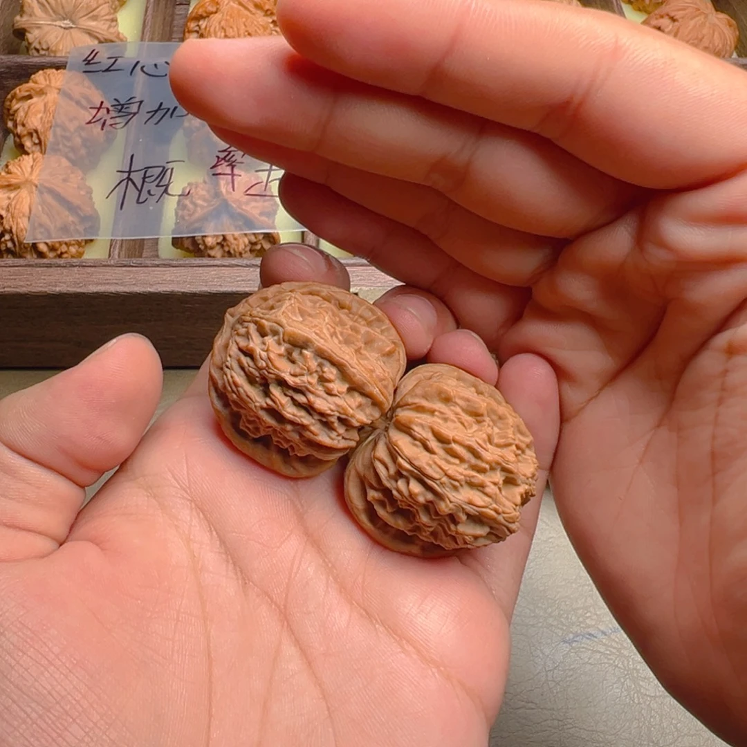 文玩核桃把件白狮子