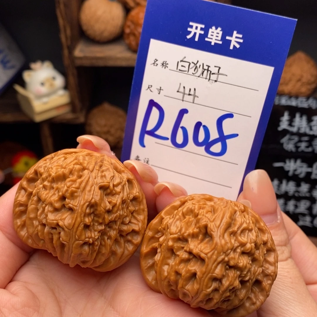 文玩核桃吊坠44白狮子