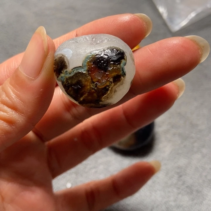 周***霖玛瑙/玉髓未镶嵌珠宝奇石