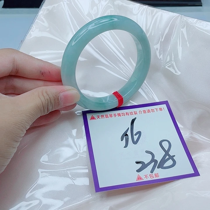 翡翠手镯未镶嵌翡翠
