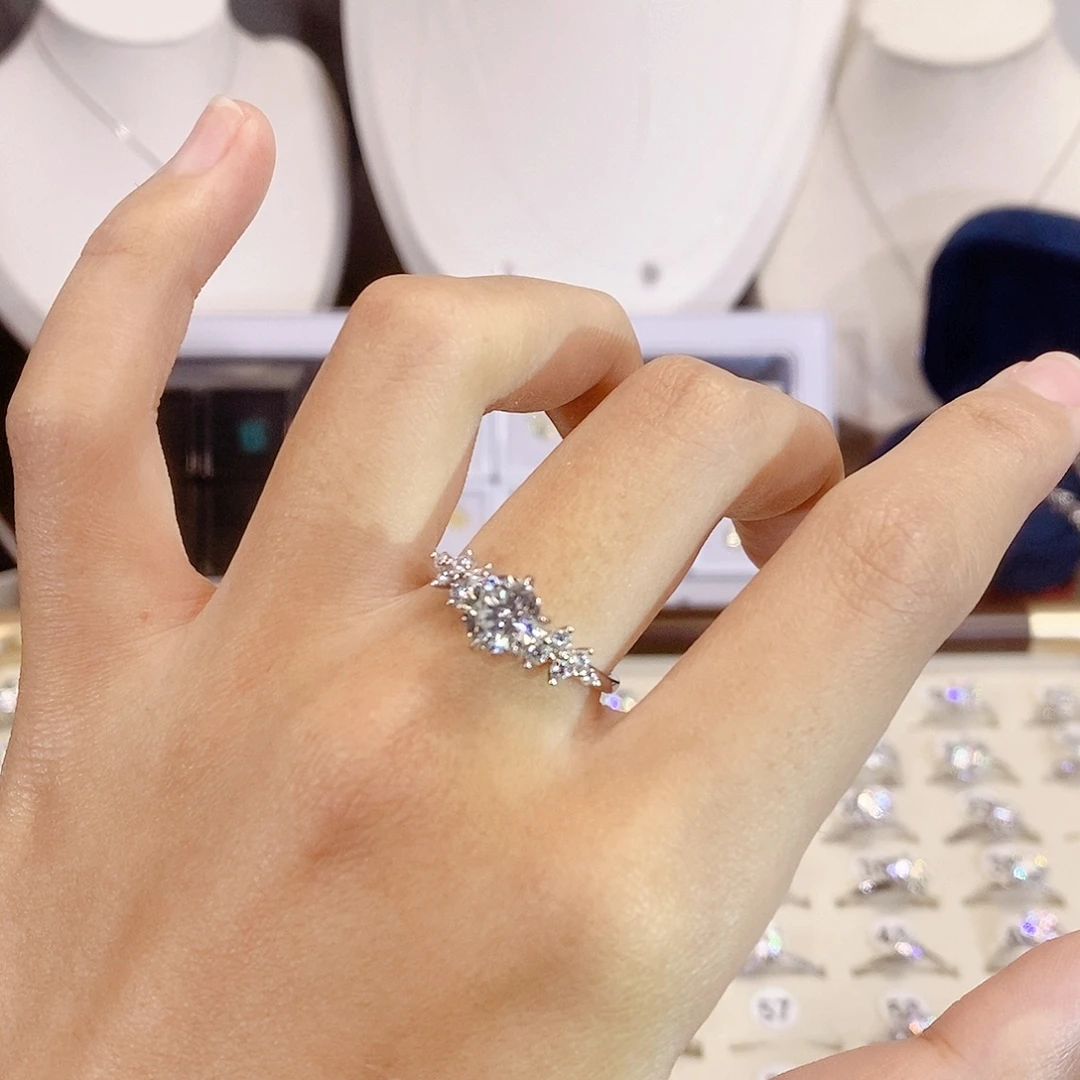 925银合成碳硅石柏林情书1克拉