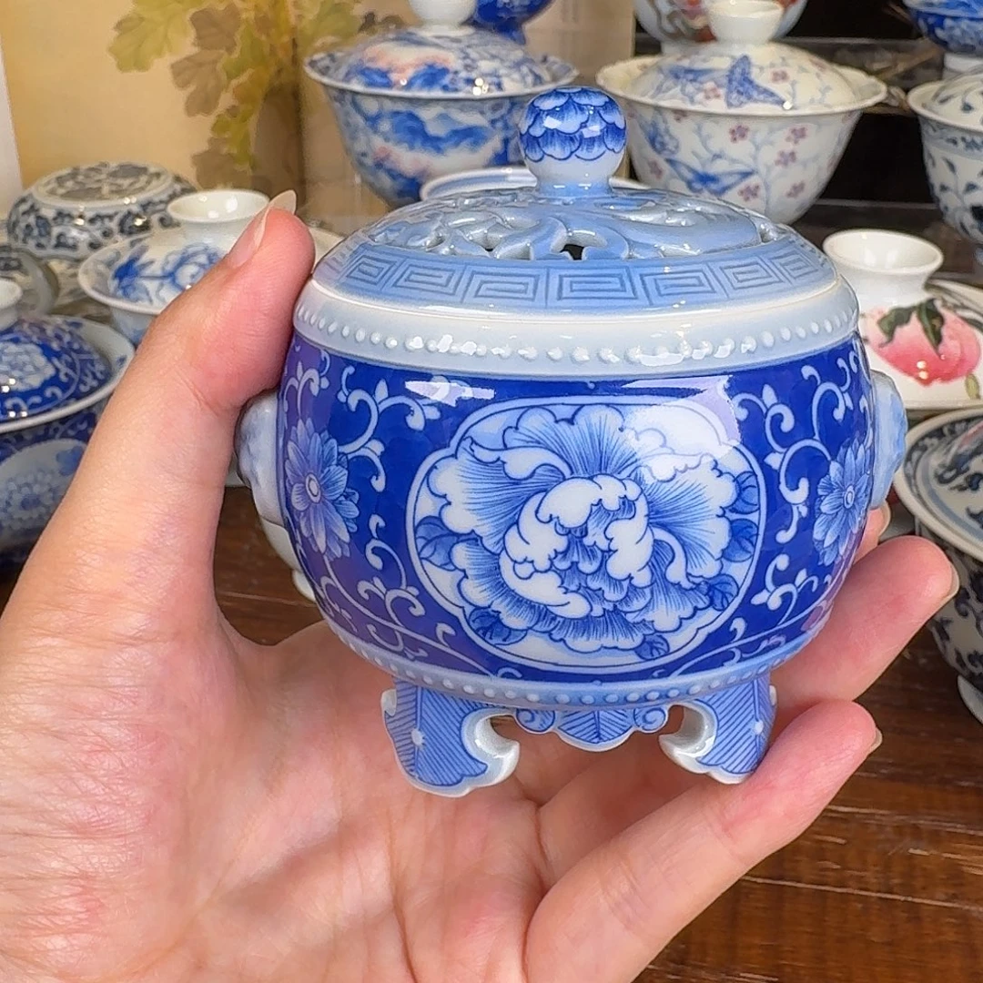 青樵轩镂空牡丹香炉