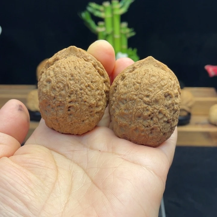 文玩核桃把件铁称坨85克