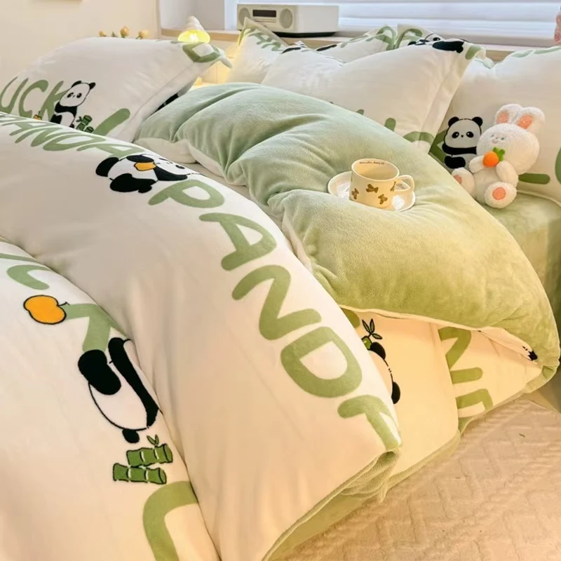【董事长专属】高端亲肤柔软保暖牛奶绒四件套-开心大熊猫