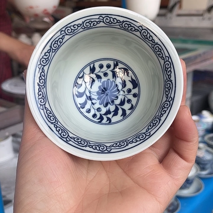 青花釉下彩杯子哈