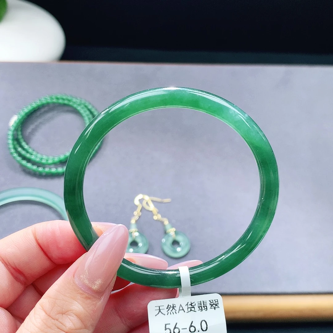 未镶嵌手镯（圆镯）翡翠