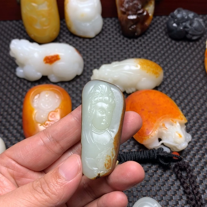 东***东玉石包玉观音挂件
